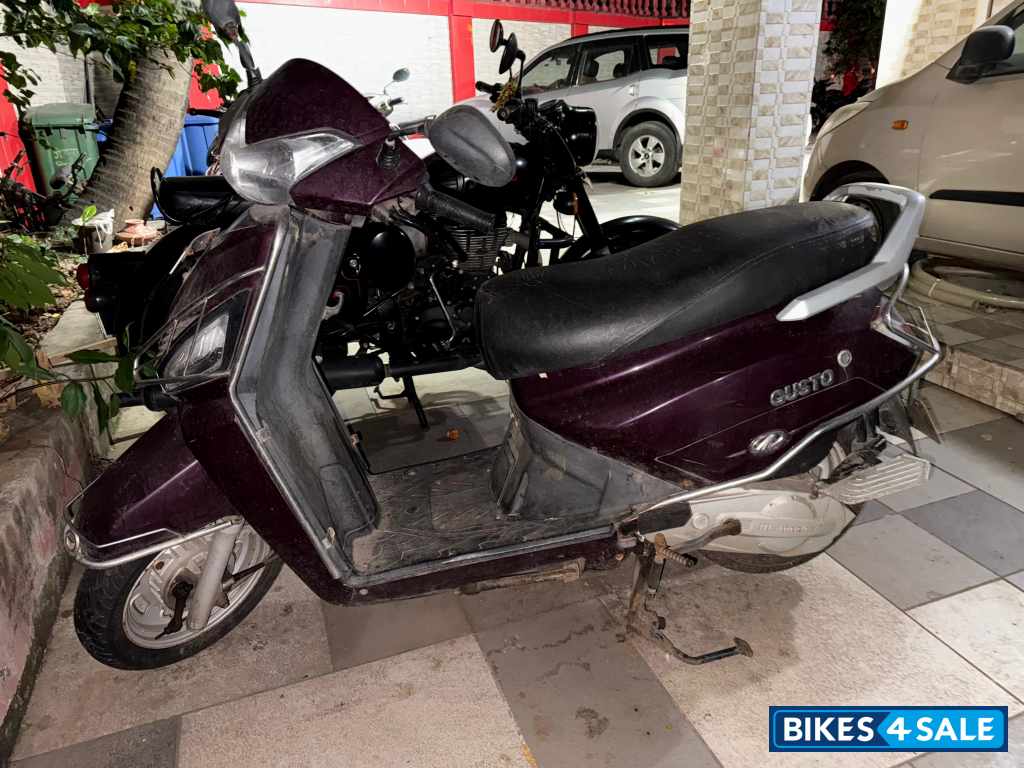 Purple Mahindra Gusto 110 VX