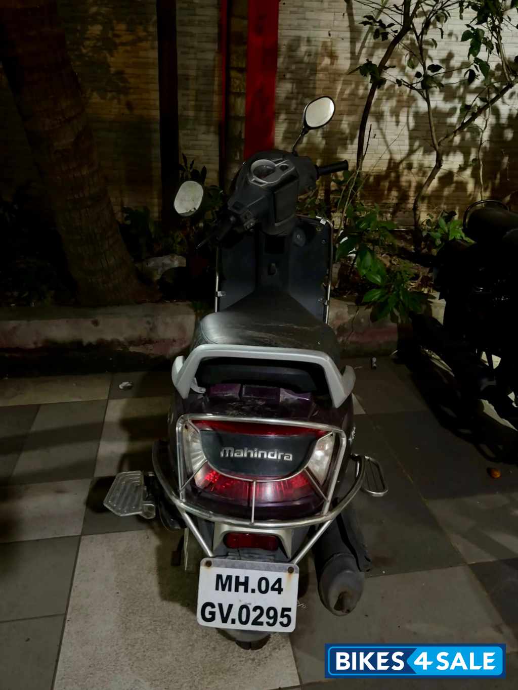 Purple Mahindra Gusto 110 VX