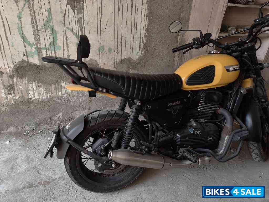 Yezdi Scrambler Single Tone