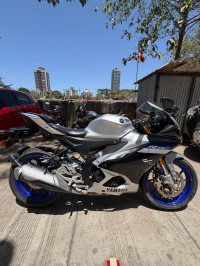 White Matallic C Yamaha R15M