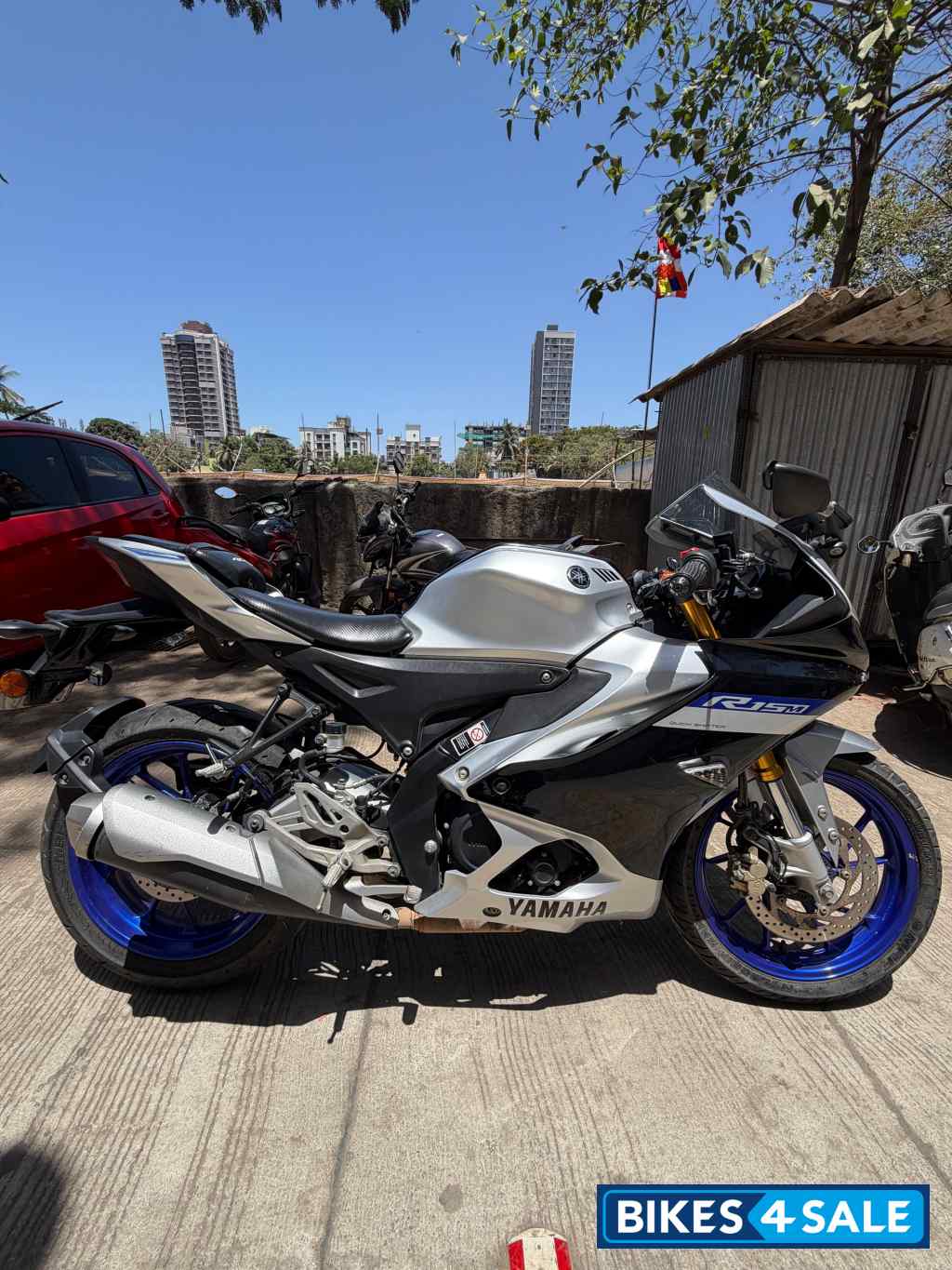 White Matallic C Yamaha R15M