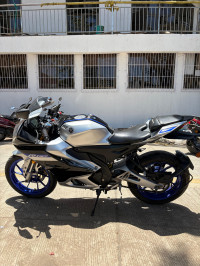 White Matallic C Yamaha R15M