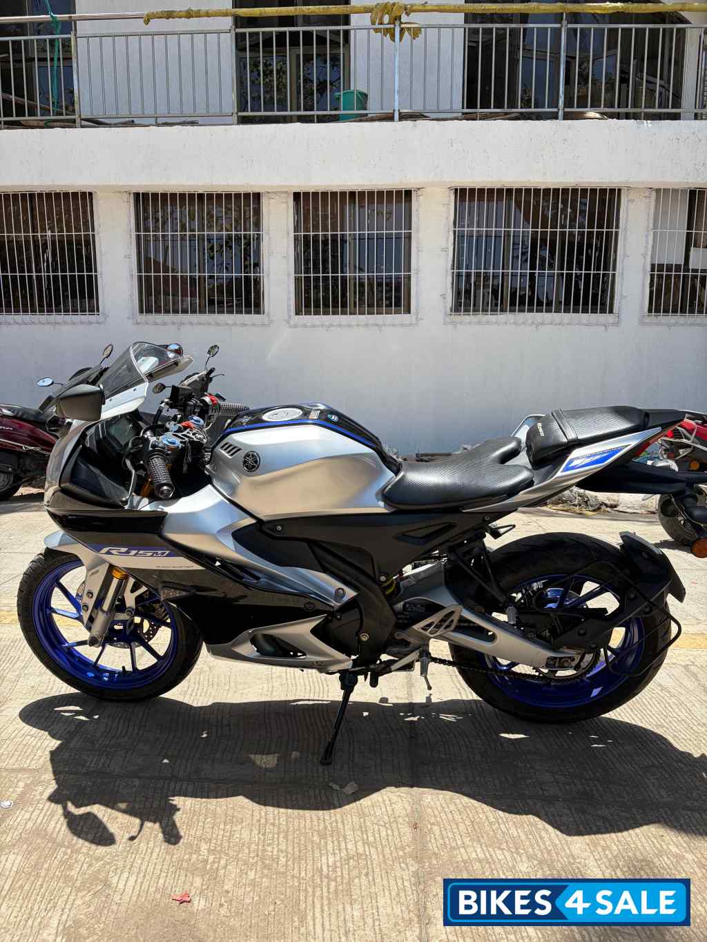 White Matallic C Yamaha R15M