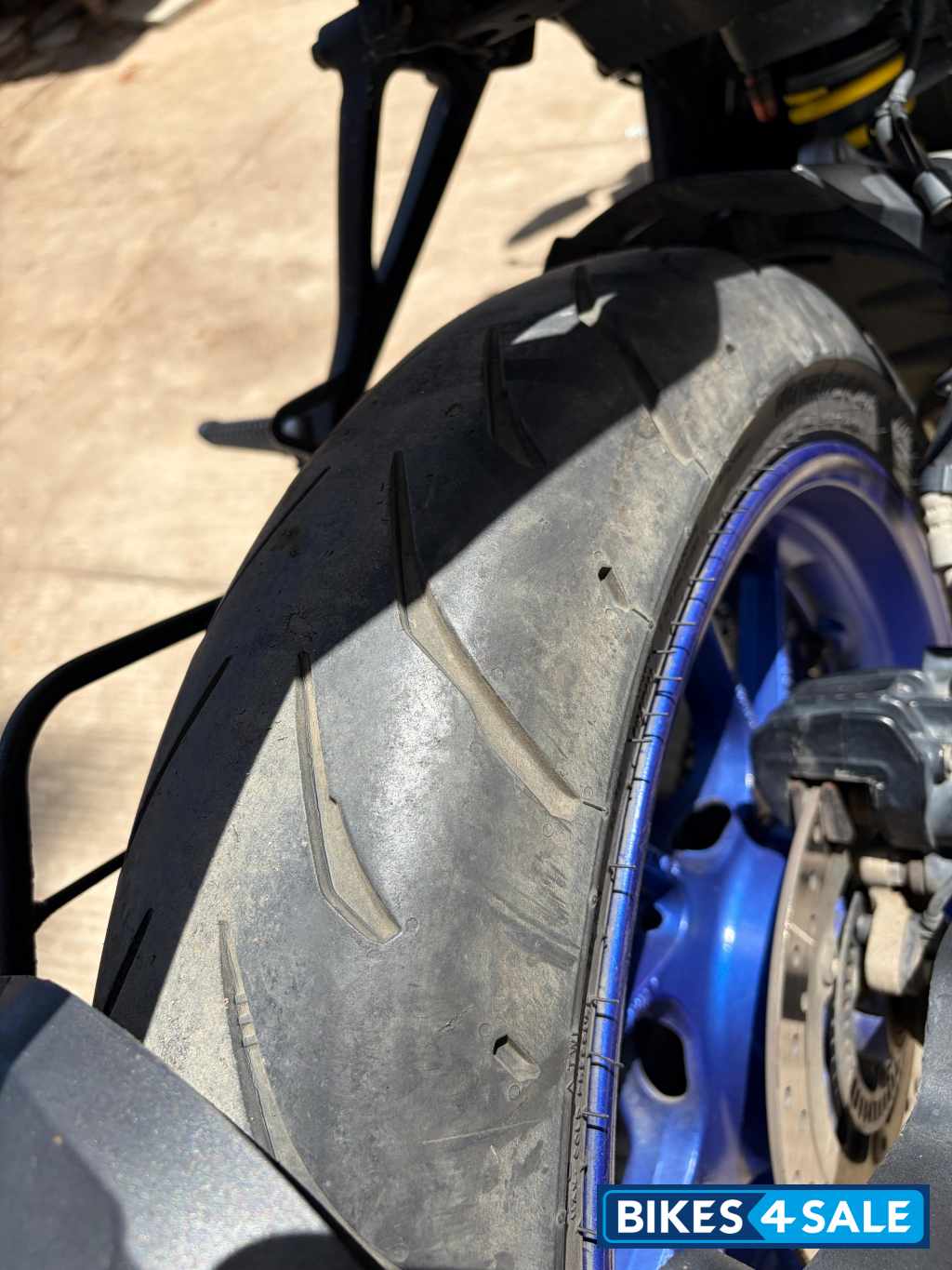 White Matallic C Yamaha R15M