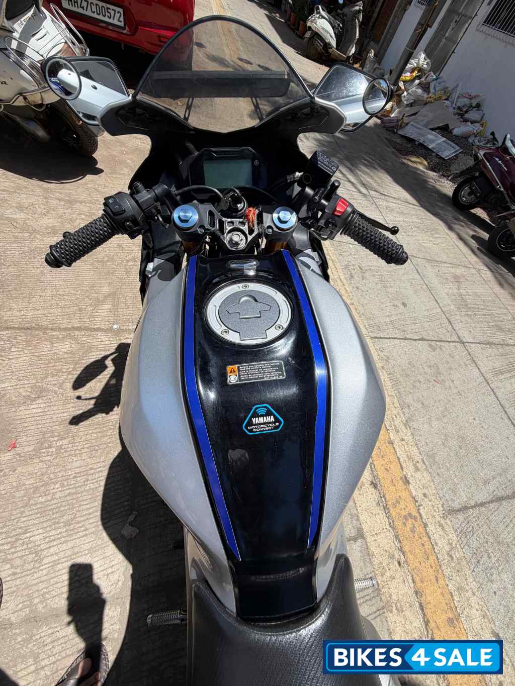 White Matallic C Yamaha R15M