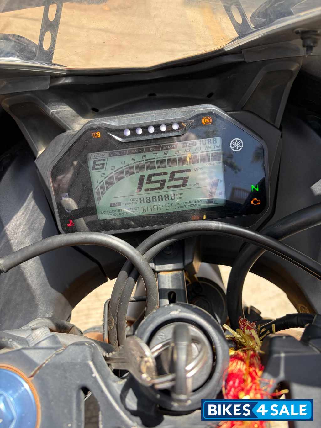 White Matallic C Yamaha R15M