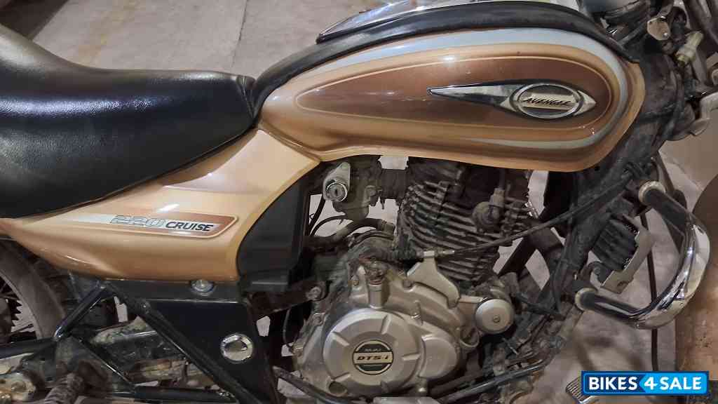 Gold Bajaj Avenger Cruise 220
