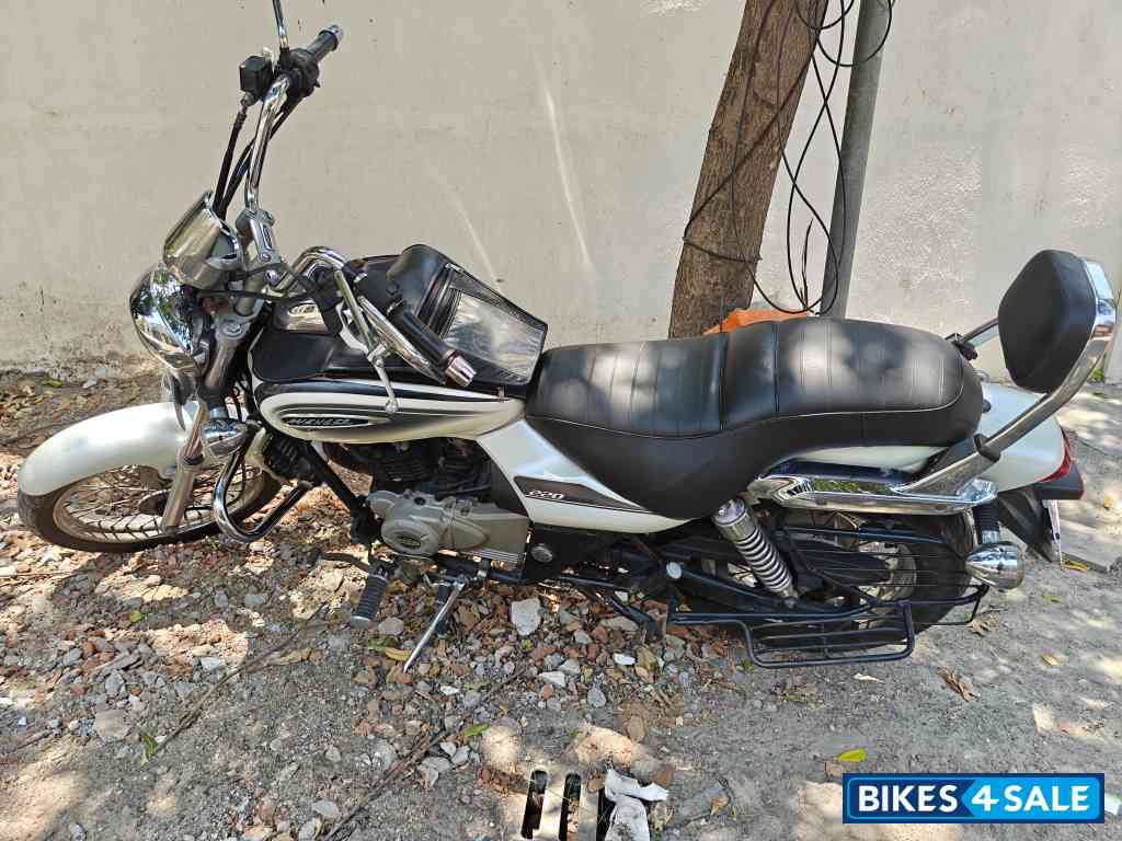 Bajaj Avenger Cruise 220