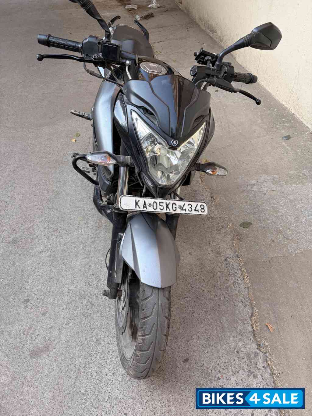 Black Bajaj Pulsar 200 NS ABS