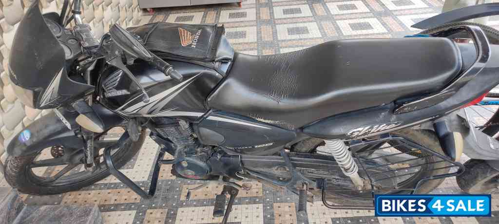 Black Honda Shine 125