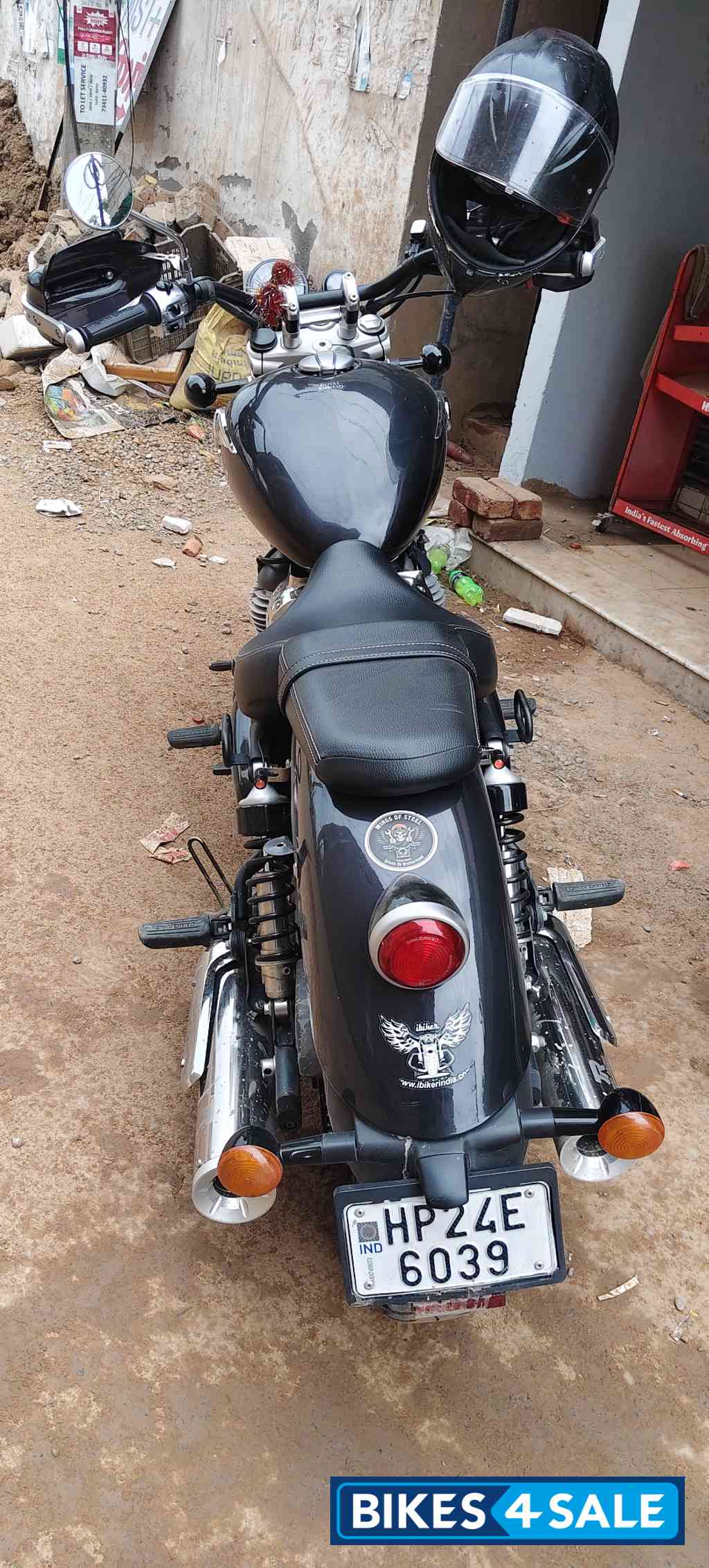 Black Royal Enfield Super Meteor 650