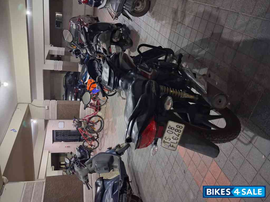 Black Honda Shine 125