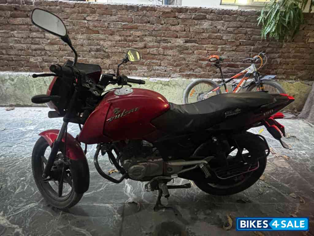 Red Bajaj Pulsar 125