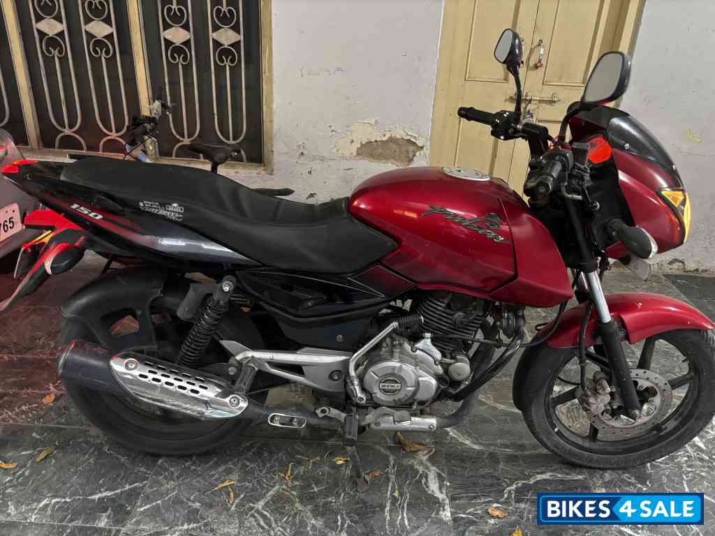 Red Bajaj Pulsar 125