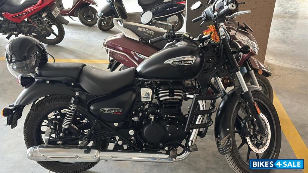 Black Royal Enfield Meteor 350 Stellar