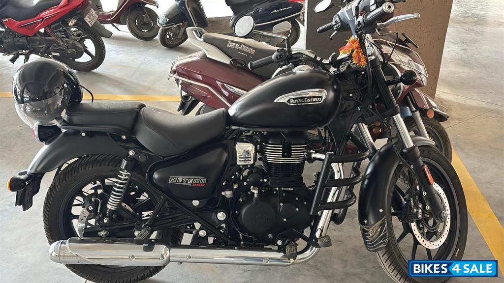 Black Royal Enfield Meteor 350 Stellar