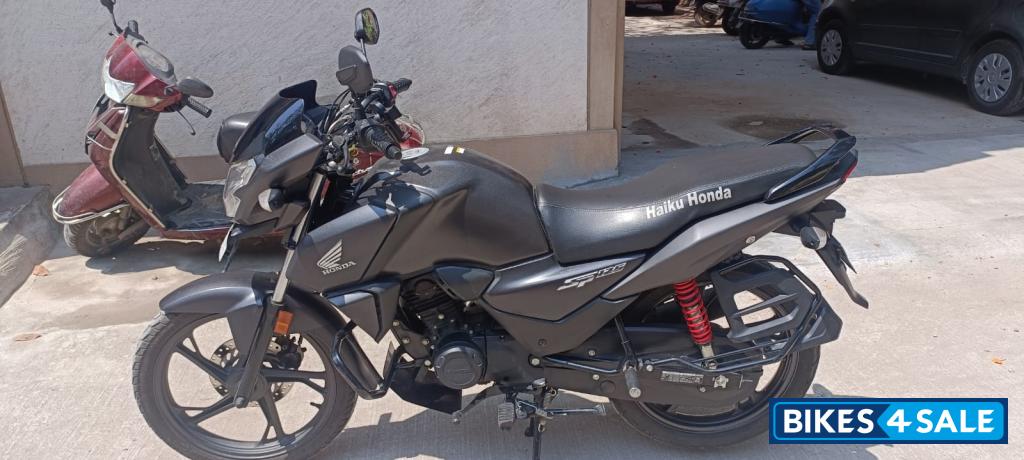 Grey Honda SP125