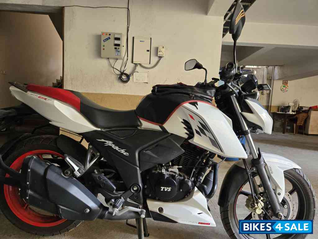 TVS Apache RTR 160 4V Special Edition