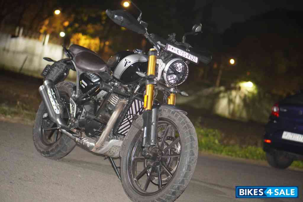 Phantom Black Triumph Scrambler 400 X