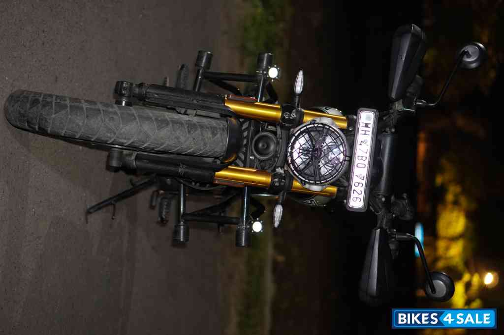 Phantom Black Triumph Scrambler 400 X