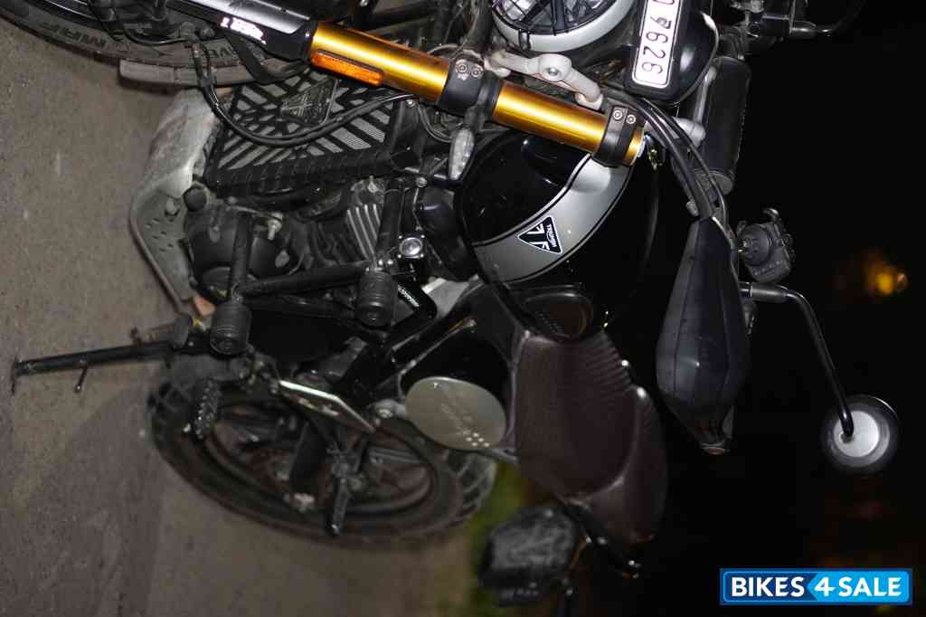 Phantom Black Triumph Scrambler 400 X