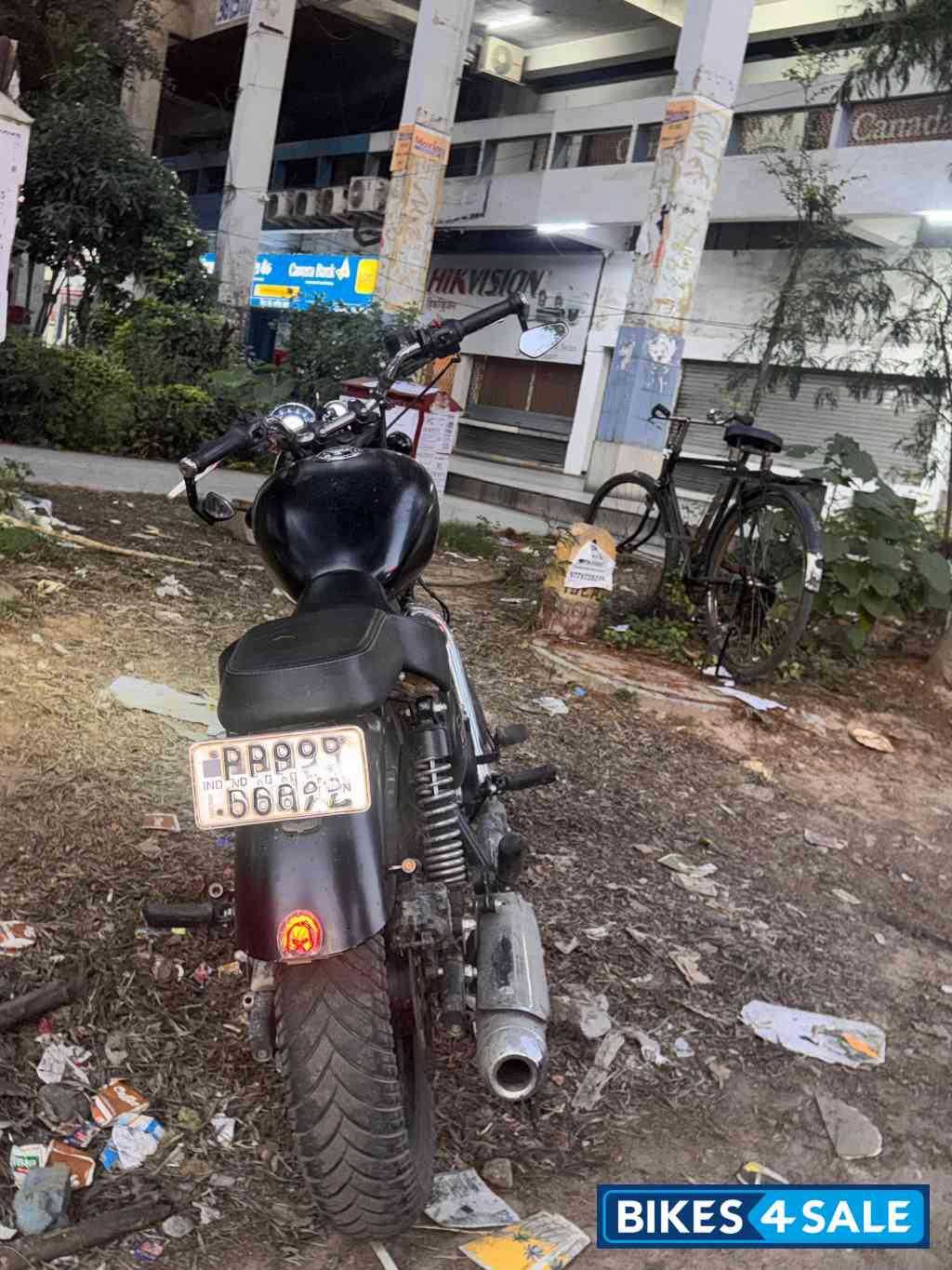 Stellar Black Royal Enfield Meteor 350 Stellar