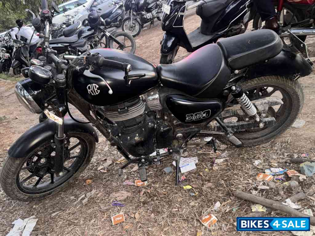 Stellar Black Royal Enfield Meteor 350 Stellar