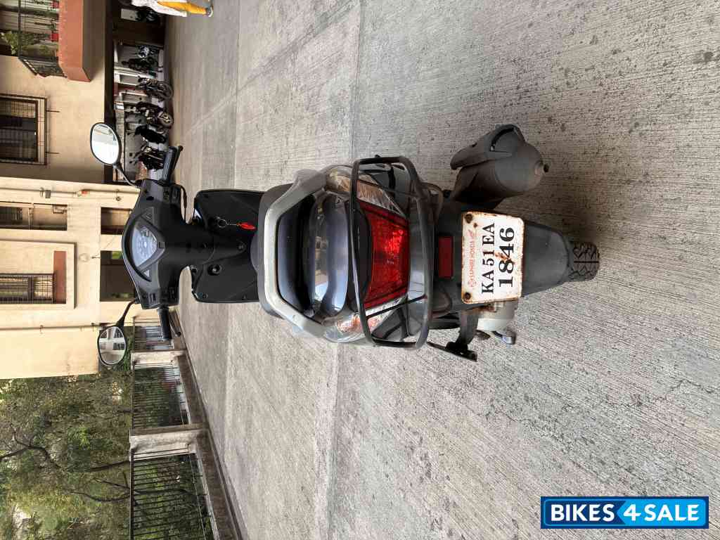 Grey Honda Aviator Grey Honda Aviator