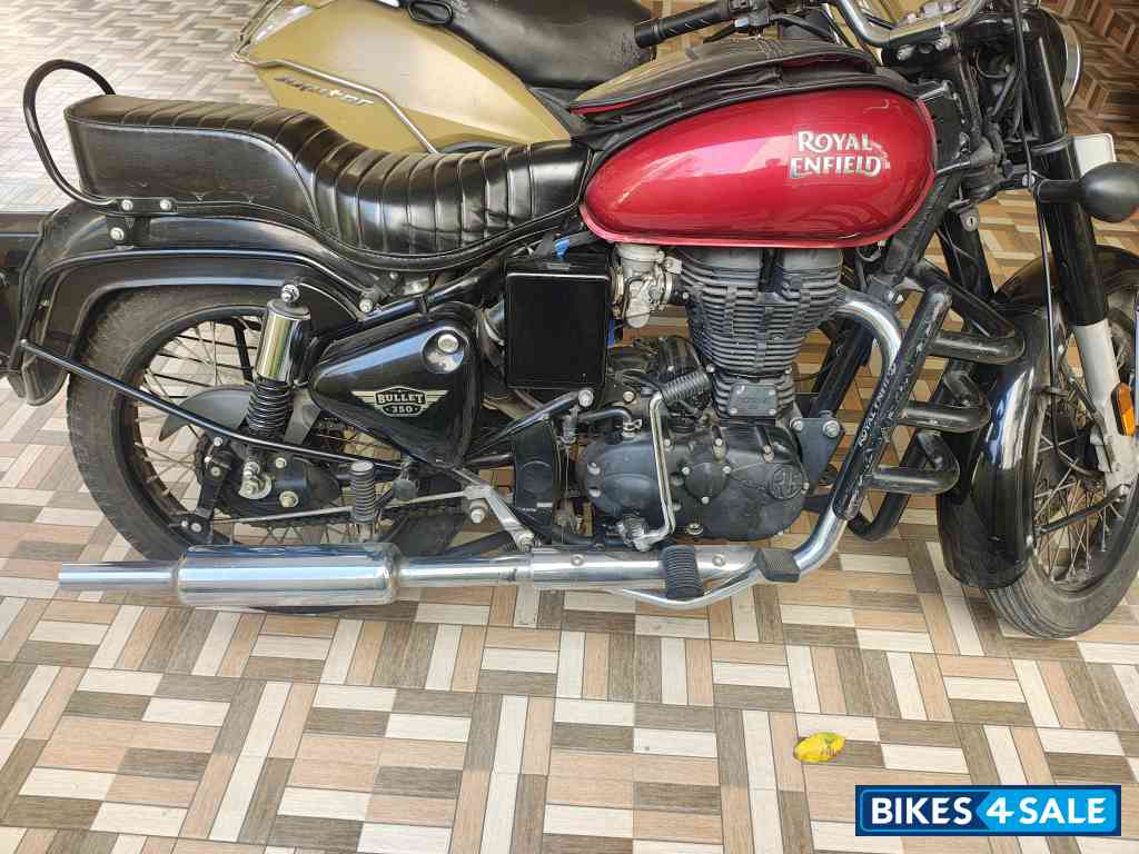 Red Royal Enfield Bullet 350