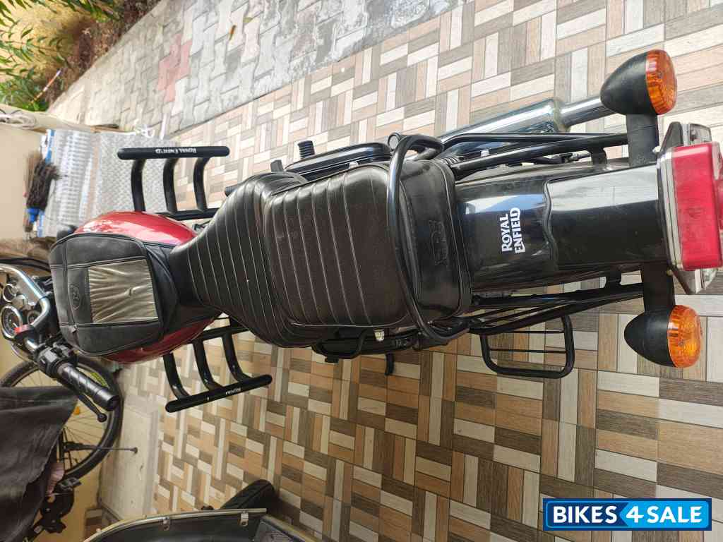 Red Royal Enfield Bullet 350