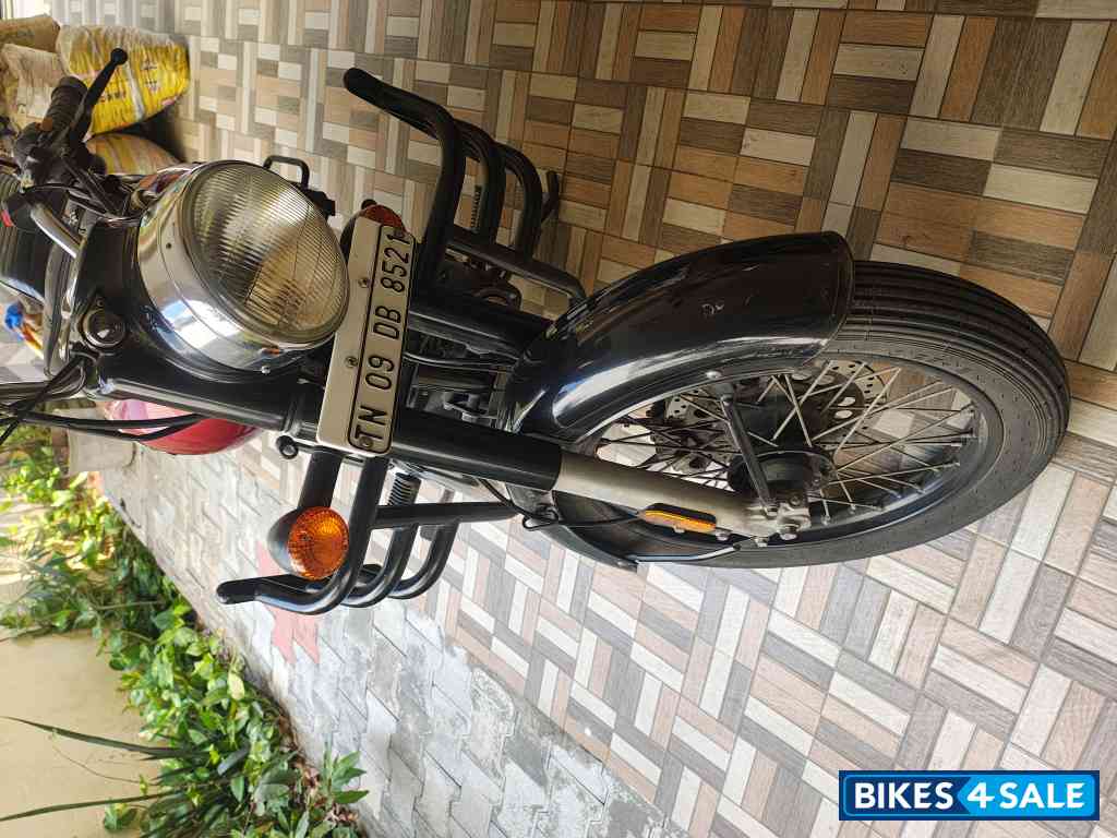 Red Royal Enfield Bullet 350