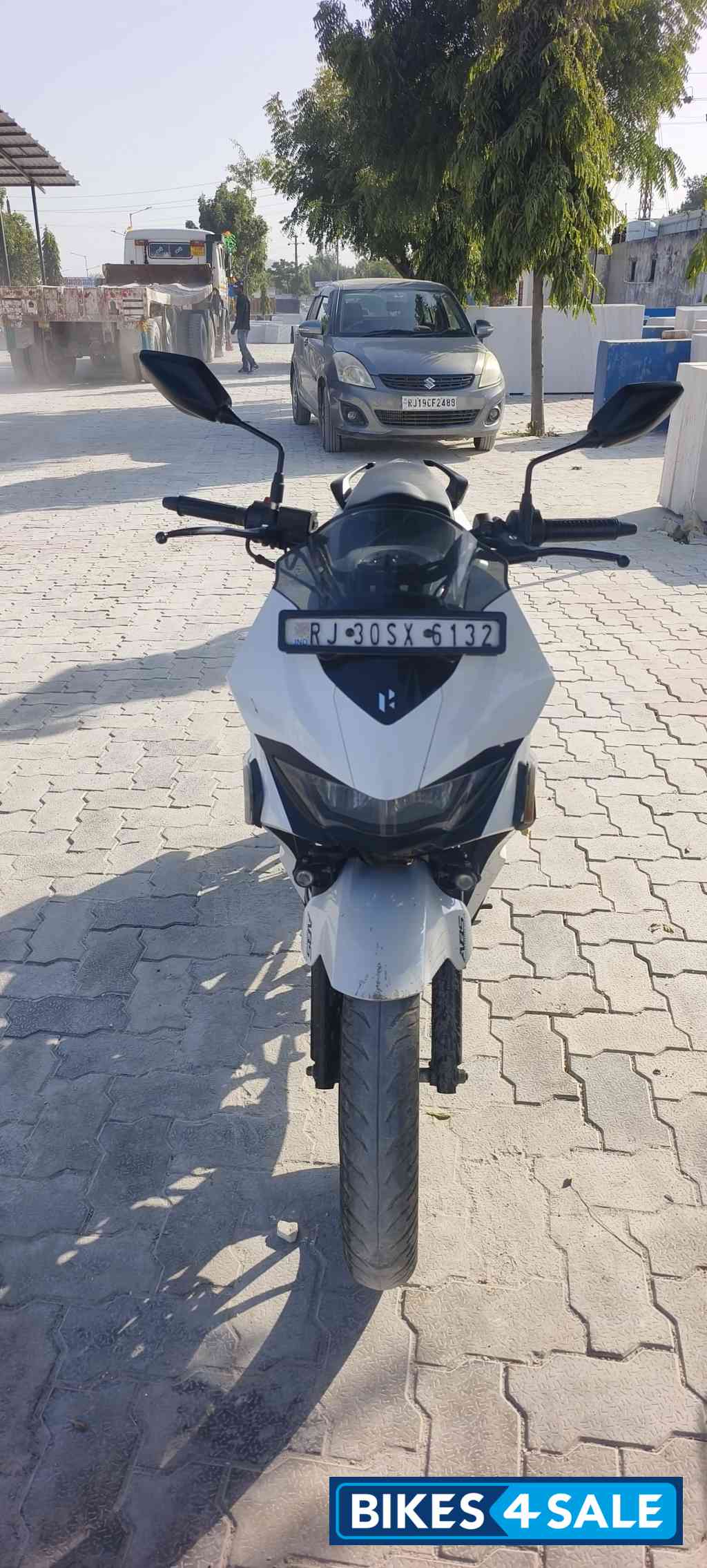 White Hero Xtreme 200S