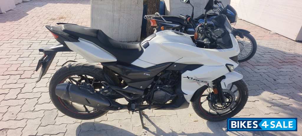 White Hero Xtreme 200S