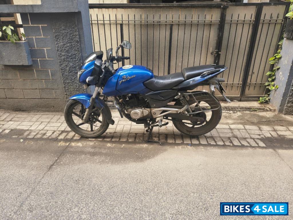 Blue Bajaj Pulsar 180