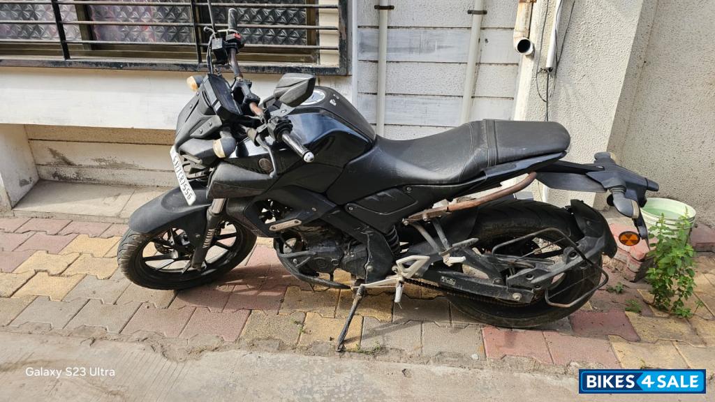 Black Yamaha MT-15