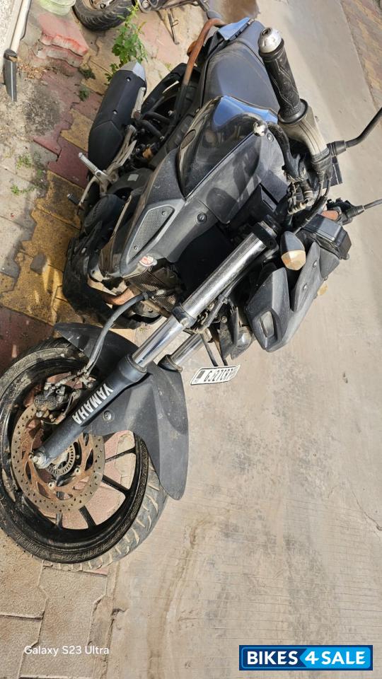 Black Yamaha MT-15
