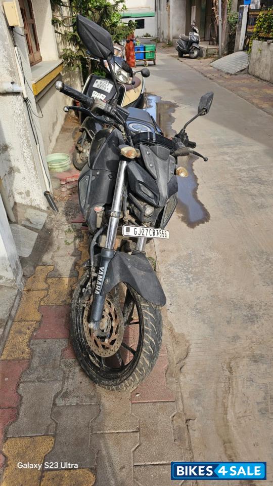 Black Yamaha MT-15