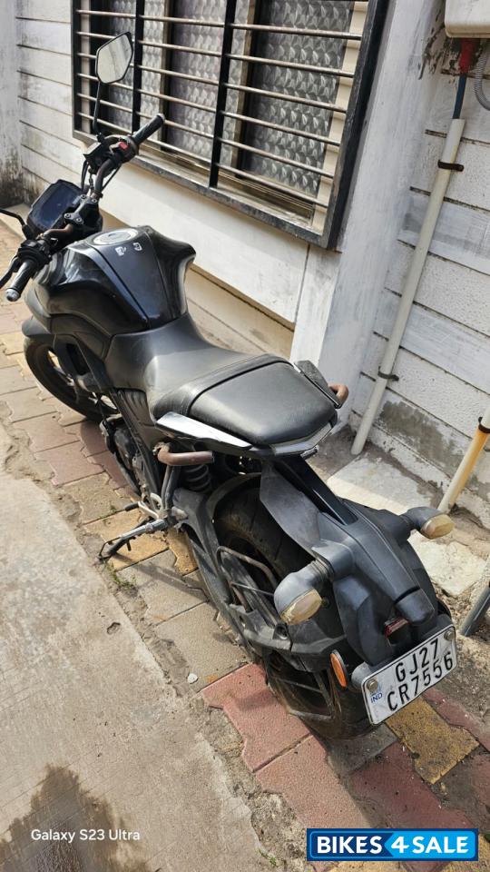 Black Yamaha MT-15