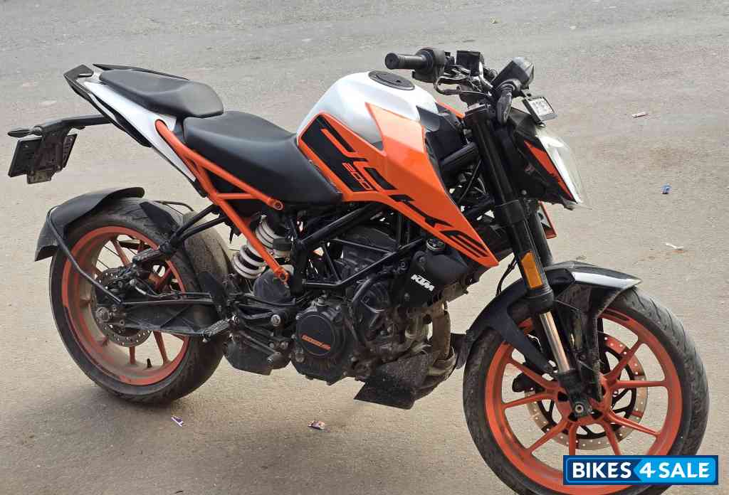 White KTM Duke 200