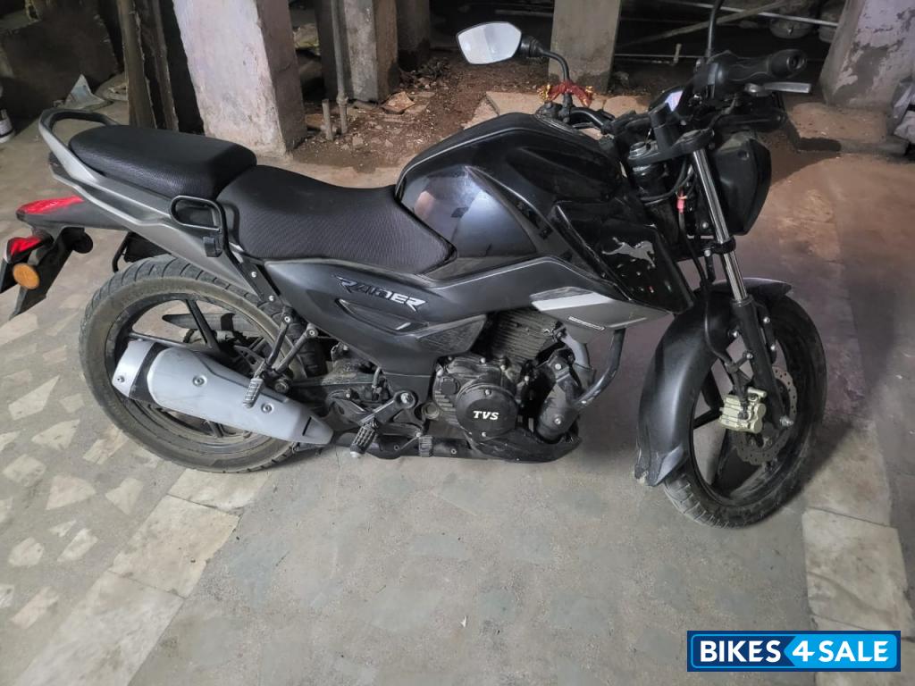 Black TVS Raider iGO