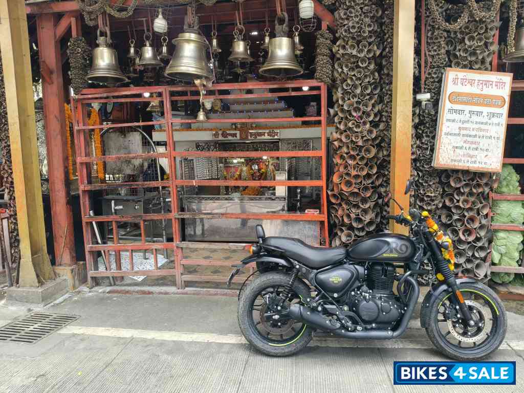 Matt Black Royal Enfield Hunter 350 2026