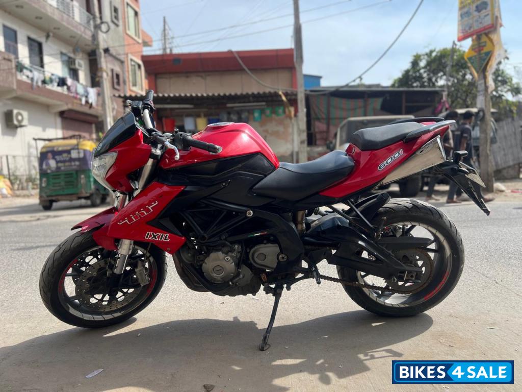 Red Color Benelli TNT 600 i