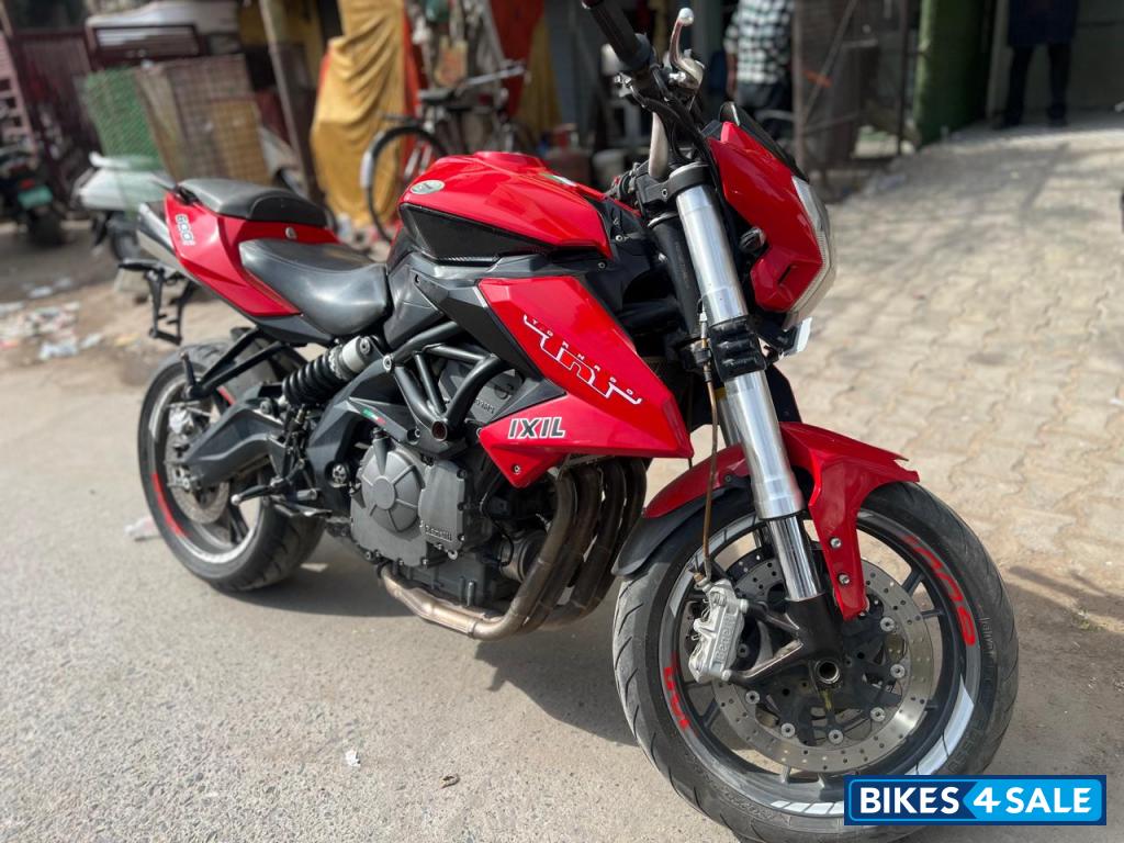 Red Color Benelli TNT 600 i