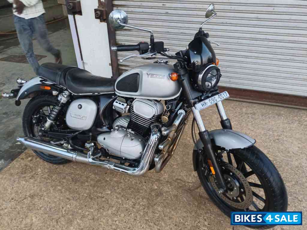 Yezdi Roadster Chrome
