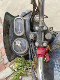 Bajaj V15
