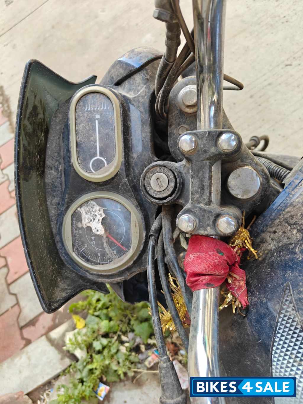 Bajaj V15