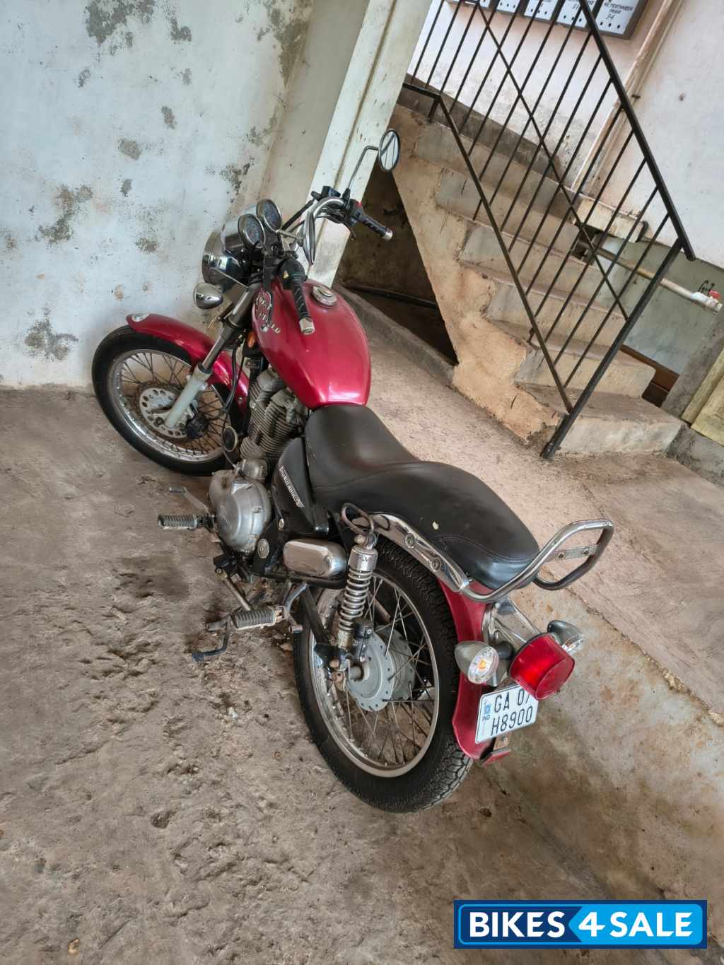 Red Royal Enfield Thunderbird TwinSpark 350