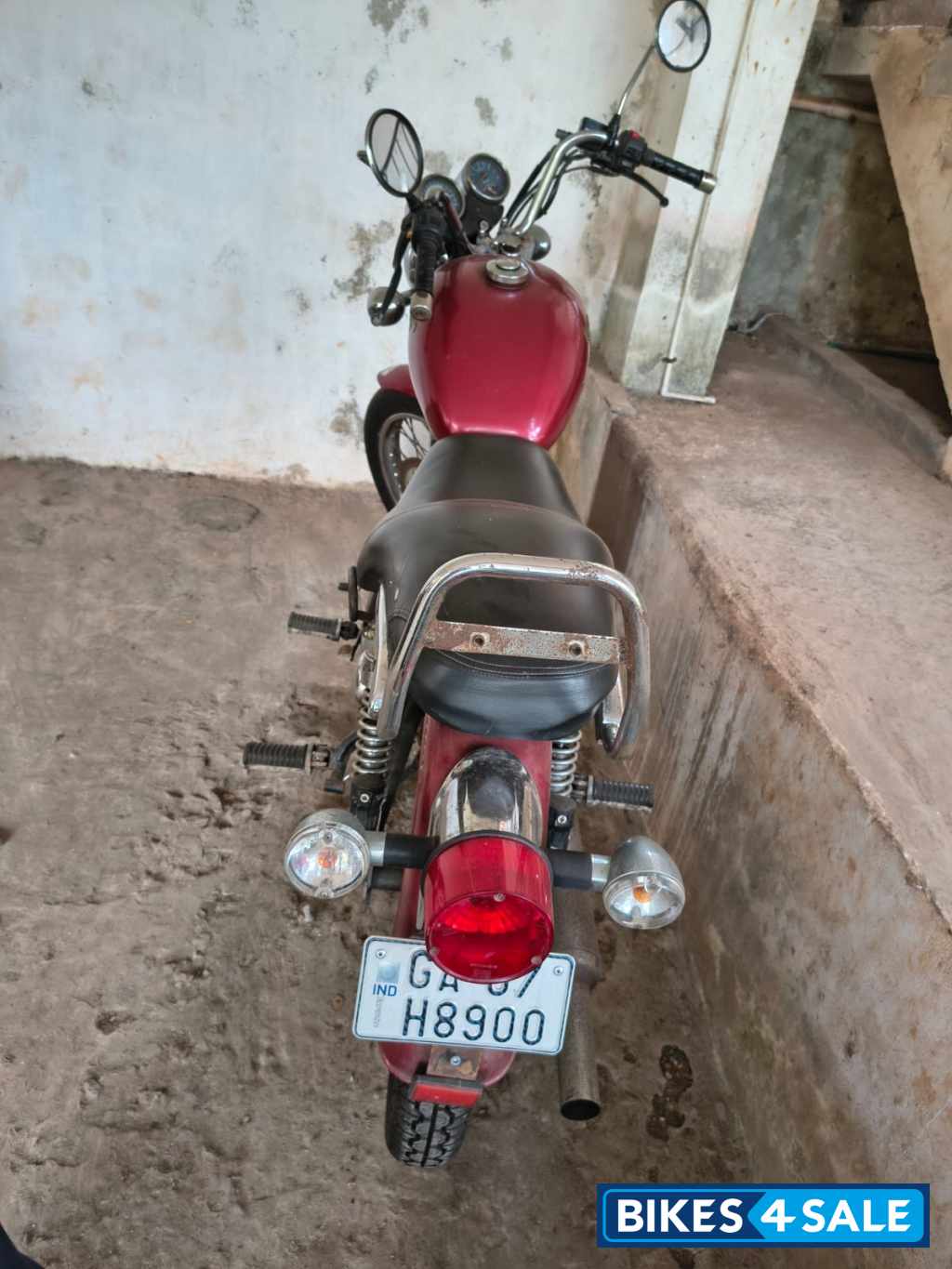 Red Royal Enfield Thunderbird TwinSpark 350
