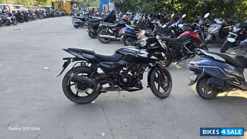 Bajaj Pulsar 220F BS6