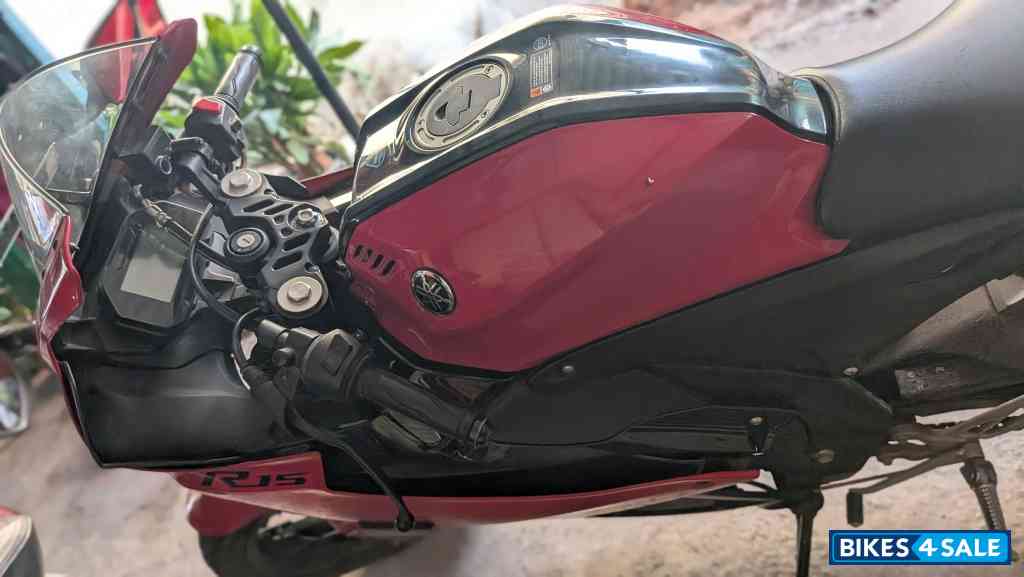 Red Yamaha R15 V4
